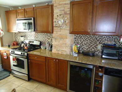 1037 Shoemaker Ave, Wyoming, PA 18644 - photo 2