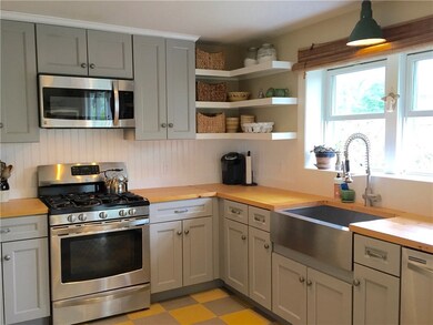 New Thomasville Cabinets & Stainless Steel Applian