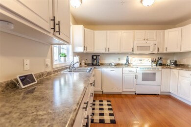 82 Union St unit 1, Manchester, NH 03103 - photo 4