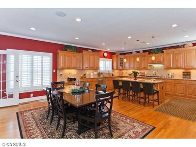 Kitchen - Huge Gourmet kitchen w/top of the line s