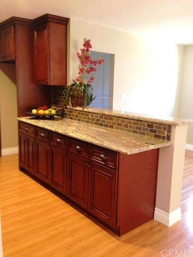 Great counter space with openness towards the dini