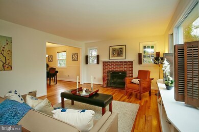 3900 Whispering Ln, Falls Church, VA 22041 - photo 5