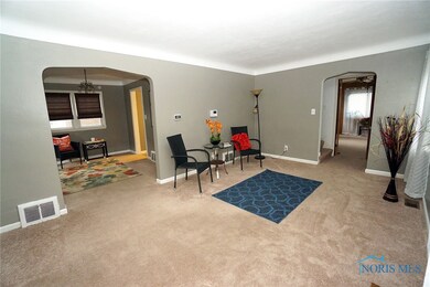 Open to Dining rm