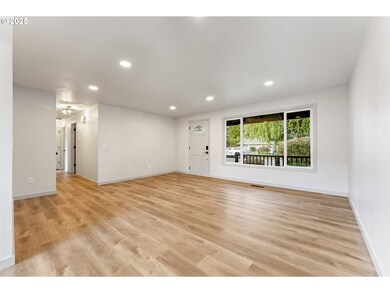 302 SE Paropa Ct, Gresham, OR 97080 - photo 5