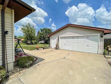 2641 Harvest Dr, Crown Point, IN 46307 - photo 5