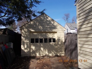 242 Plumtree Rd, Springfield, MA 01118 - photo 3