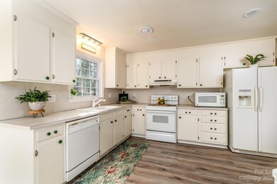 2602 Shearer Dr, Statesville, NC 28625 - photo 4