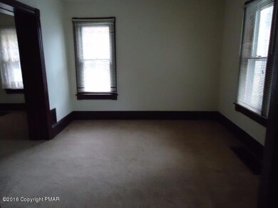 706 Scott St, Stroudsburg, PA 18360 - photo 4