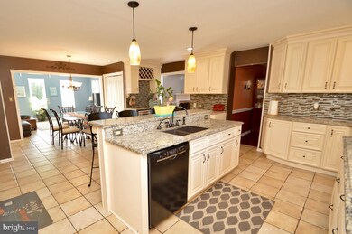 376 Hemlock Ln, Nazareth, PA 18064 - photo 4