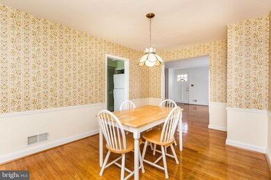 8633 Oakleigh Rd, Parkville, MD 21234 - photo 5