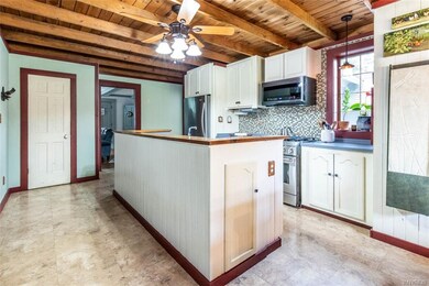 Eat-In Kitchen