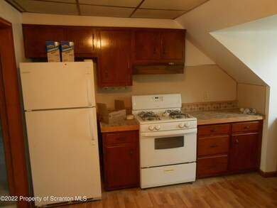 105 W Warren St, Dunmore, PA 18512 - photo 3
