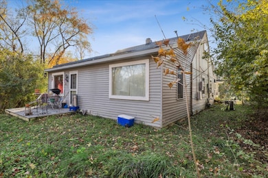 29652 W Roberts Rd, Island Lake, IL 60042 - photo 2