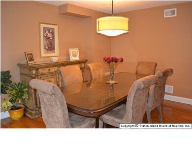 262 Malvine Ave, Staten Island, NY 10309 - photo 5