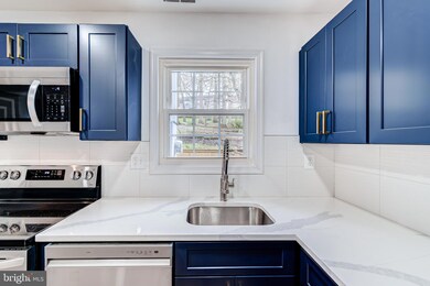 6015 Sweet Dale Ct, Springfield, VA 22152 - photo 4