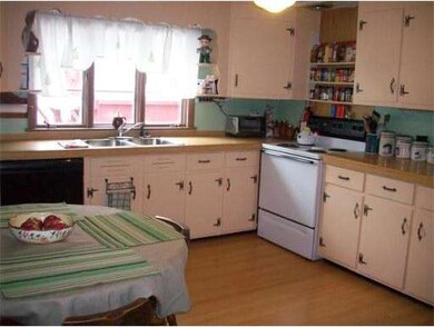 154 Chapin St, Ludlow, MA 01056 - photo 6