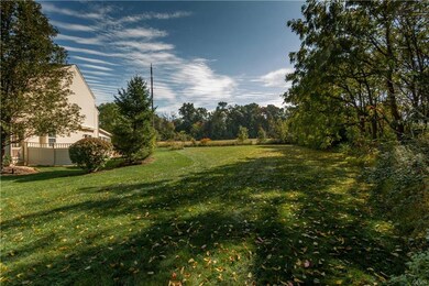 5526 Tanglewood Ln, Allentown, PA 18106 - photo 3