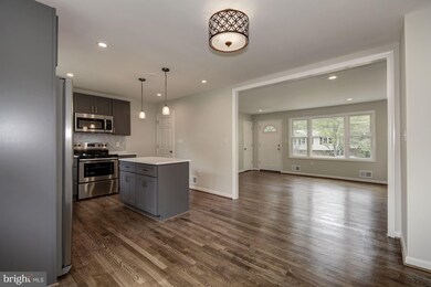 9009 Phyllis Dr, Clinton, MD 20735 - photo 5