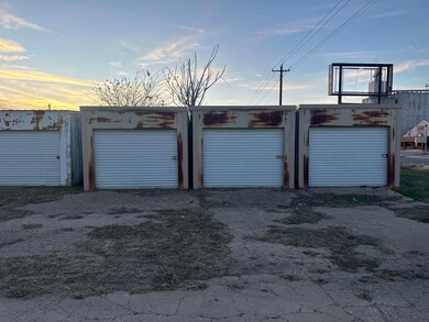 401 Russworm Dr, Watonga, OK 73772 - photo 2