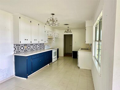 1105 Kiowa Dr W, Gainesville, TX 76240 - photo 3