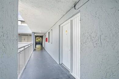 The Beach Club at Fontainebleau Park unit E225, Miami, FL 33172 - photo 4