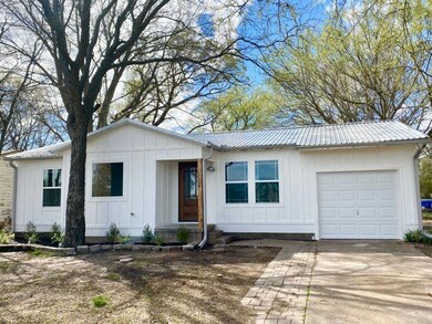 1407 Lynn St, Bonham, TX 75418 - photo 3