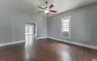 711 Lincoln Ave, Lincoln, IL 62656 - photo 3