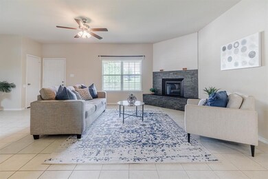 172 Valley Lake Ln, Springtown, TX 76082 - photo 3