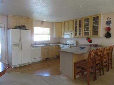 3215 4th St SW, Minot, ND 58701 - photo 2