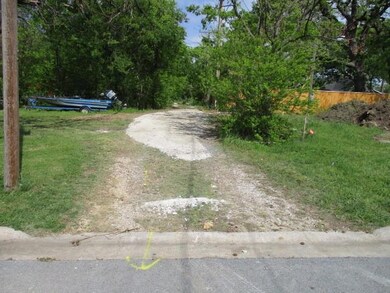 831 W Bond St, Denison, TX 75020 - photo 7