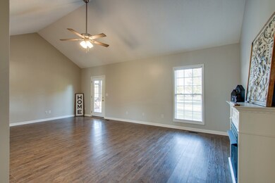 408 Meadowlark Dr, Shelbyville, TN 37160 - photo 3