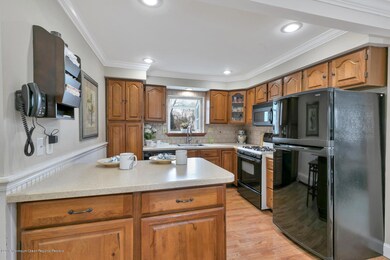 218 Bray Ave North Middletown-large-005-