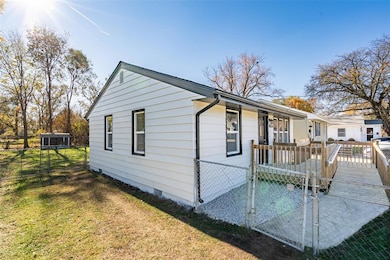 2919 Garfield Ave, Des Moines, IA 50317 - photo 2