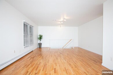 2052 Hoefleys Ln, Fort Lee, NJ 07024 - photo 7