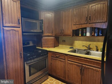 235 N 13th St, Reading, PA 19604 - photo 2