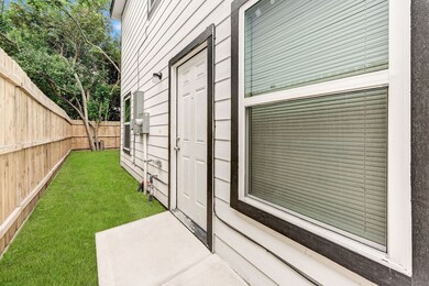 1017 North Ln, Houston, TX 77088 - photo 5