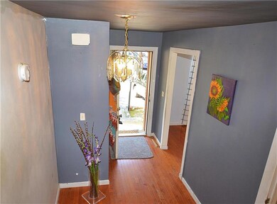 FOYER ENTRY FACING DOOR