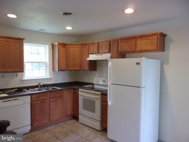 33 Johnson Rd, Colonial Beach, VA 22443 - photo 3