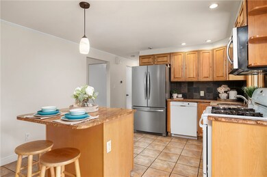2 Howard St, Barrington, RI 02806 - photo 7