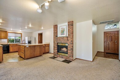 656 Vincent Ave unit 3, Central Point, OR 97502 - photo 4