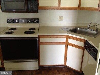 201 Highland Blvd unit E, New Castle, DE 19720 - photo 2