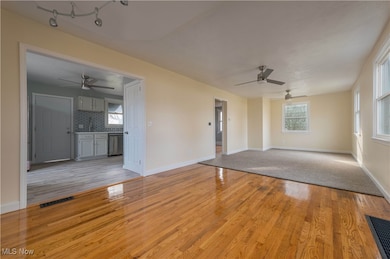 819 Warwick Dr, Sheffield Lake, OH 44054 - photo 4