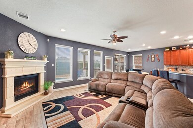 16718 E Whimbrel Cir, Conroe, TX 77385 - photo 5