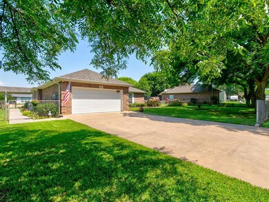 412 Mercury Ct, Granbury, TX 76049 - photo 2