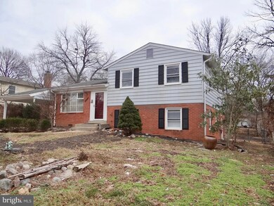 13513 Pennsboro Dr, Chantilly, VA 20151 - photo 2