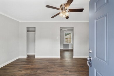 415 N Beauregard St unit 28, Alvin, TX 77511 - photo 2