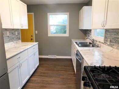 1111 W 10th St, Davenport, IA 52804 - photo 5