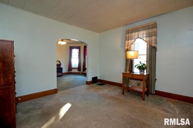 812 E High St, Davenport, IA 52803 - photo 4