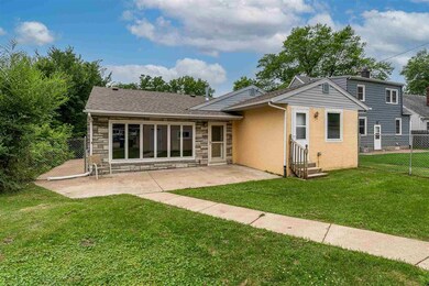 2328 W 10th St, Davenport, IA 52804 - photo 2