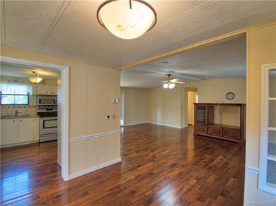 211 Cranbrook Cir, Hendersonville, NC 28792 - photo 3